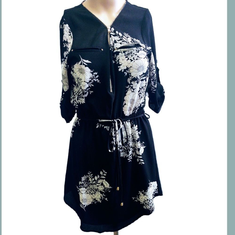 Euc Iris Black & White Poly/Spandex Floral Dress Handkerchief Hemline Size Small